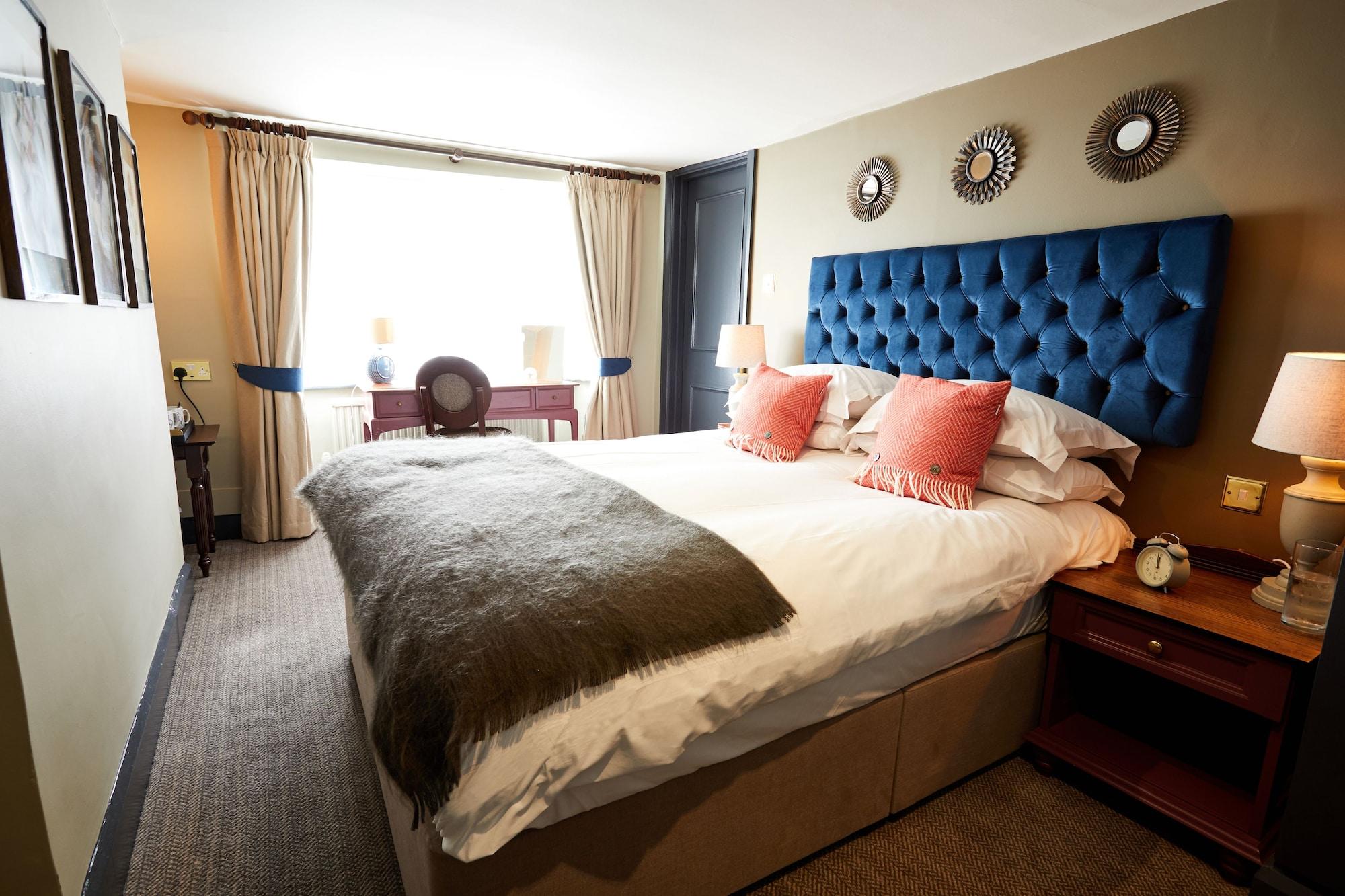 The Fleece At Cirencester Exteriér fotografie A bedroom at the hotel