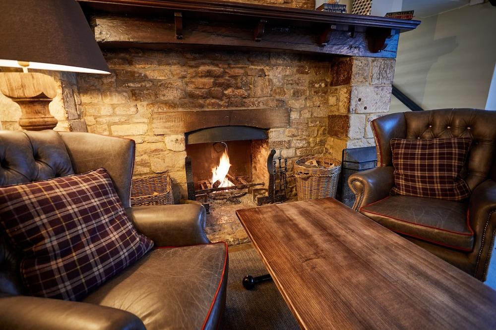 The Fleece At Cirencester Exteriér fotografie The interior of the pub