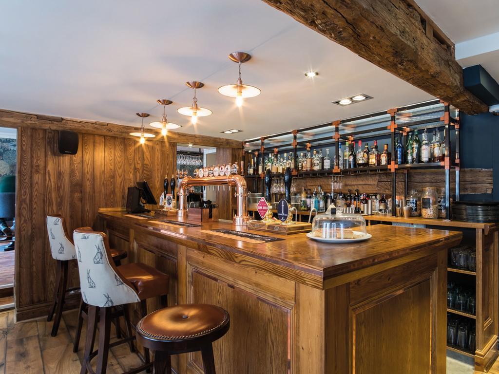 The Fleece At Cirencester Exteriér fotografie The bar at The Old Post Office