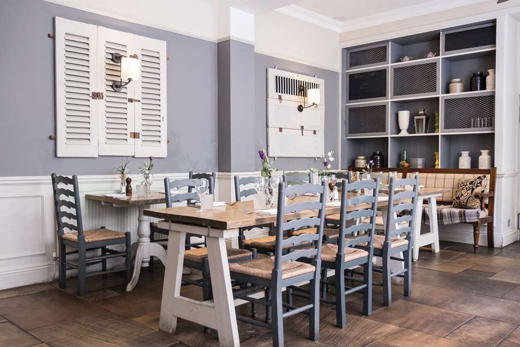 The Fleece At Cirencester Restaurace fotografie The interior of the restaurant